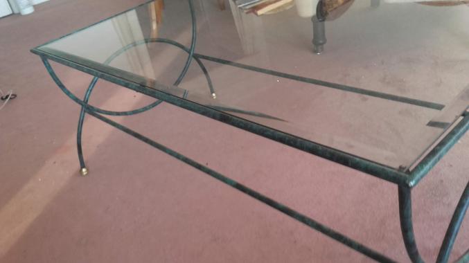 Table basse en verre sur métal