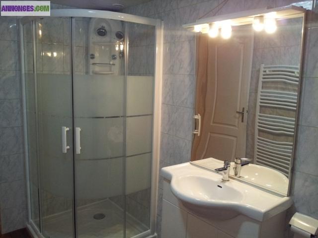 Loue APT F3 80 m² 8 pièces + terrasse