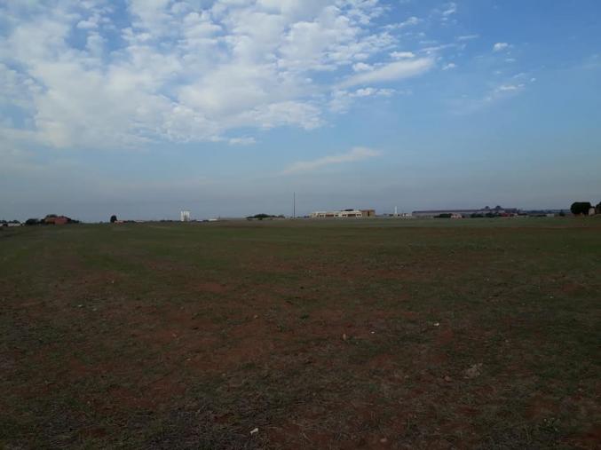 Vente terrain 18ha titré et conservé zone industrielle région casablanca au prix de 800dhs/m² à négocier