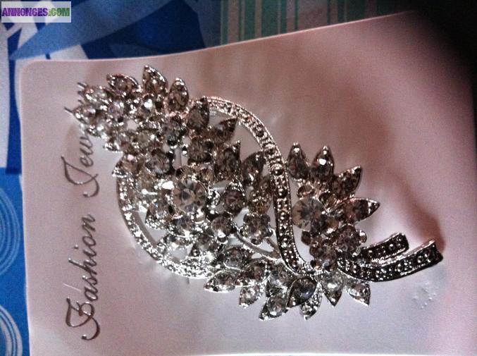 BROCHE EN CRISTAL