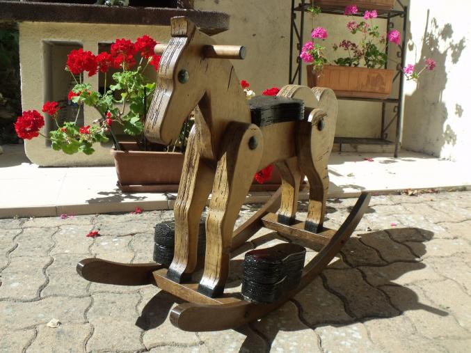 Cheval a bascule en bois  année 50