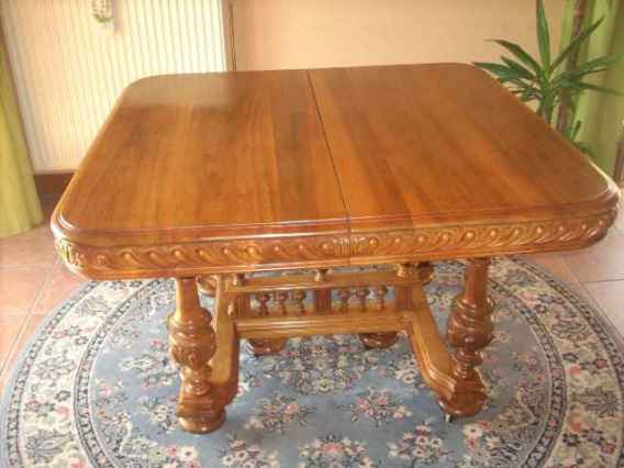 Table en noyer massif français, style henri ii