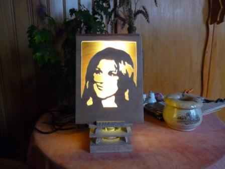 Lampe portrait de céline dion en chantourné
