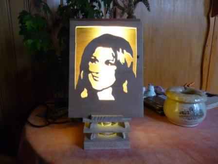 Lampe portrait de céline dion en chantourné