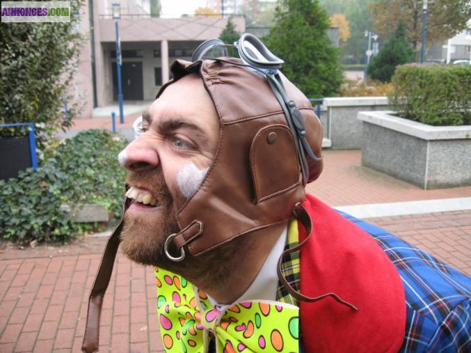 Arbres de Noël, spectacles pour enfants,clown,mime,statue vivante,échassier,faux serveur