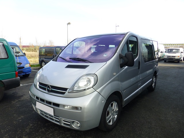  OPEL Vivaro Life 2.5 CDTi Lit, Table 7 places