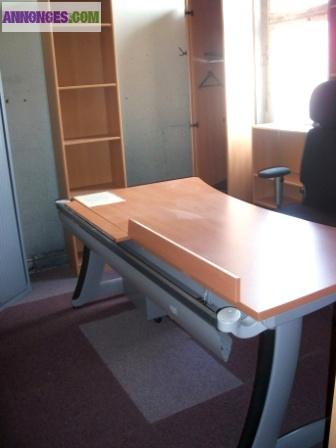 BUREAU DROIT AVEC LEGER RETOUR