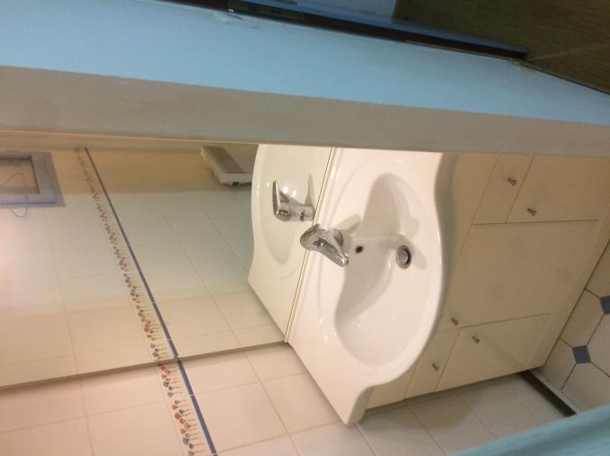 Chambre meublée avec salle de bain privé dans maison