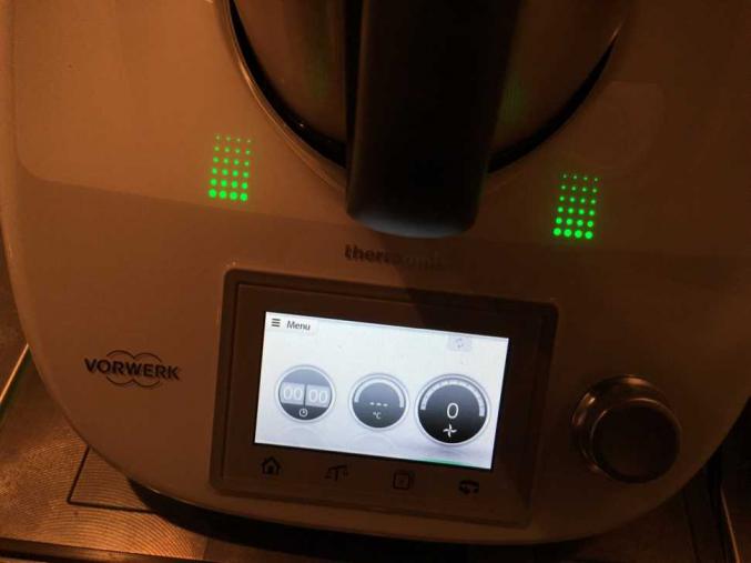 Robot Tm5 très bon état à vendre + 3 livres de cuisine  