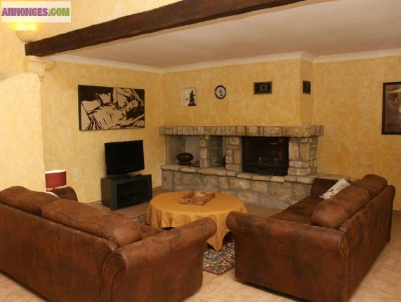 LOCATION SAISONNIÈRE Villas Maubec (Vaucluse), 230 m²