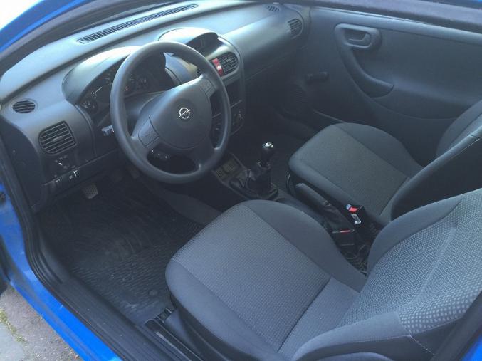 Opel corsa diesel bleu 