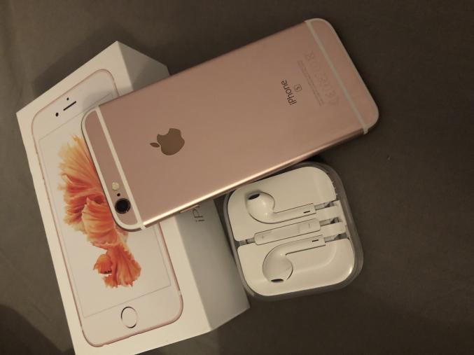 IPhone 6s 32GB + 8 coques