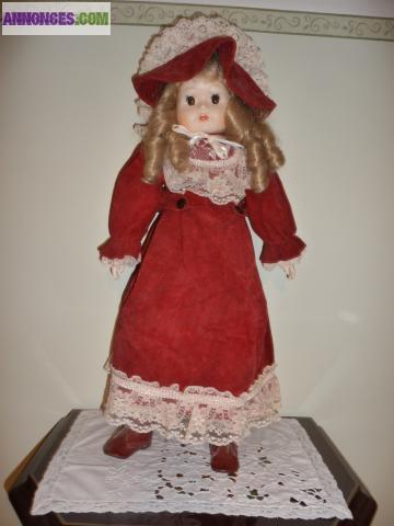 POUPEE EN PORCELAINE