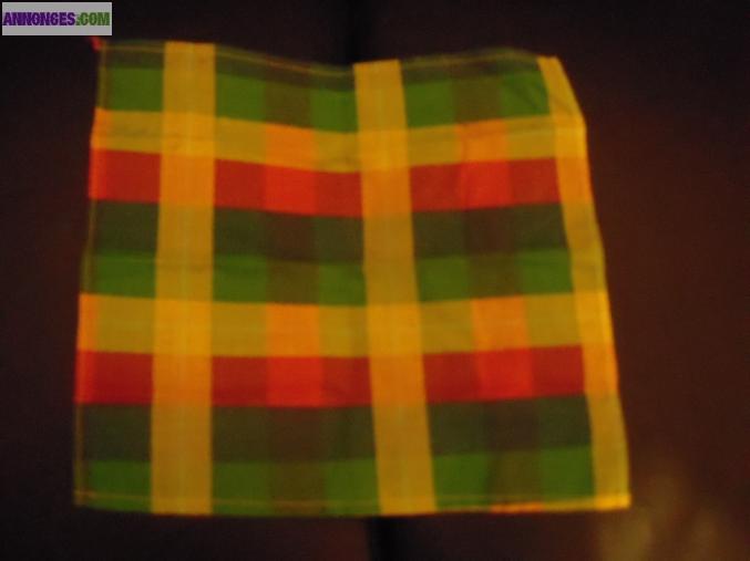 Petite serviette ou mouchoir en tissu à carreaux