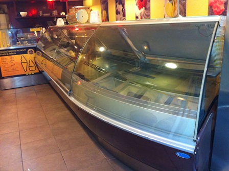 Vitrine a glace négative 45 parfums