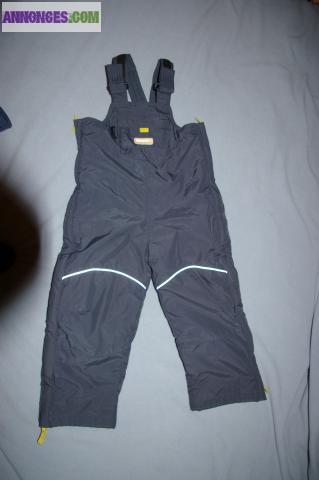Salopette ski + casque +mouffle enfant 4 ans