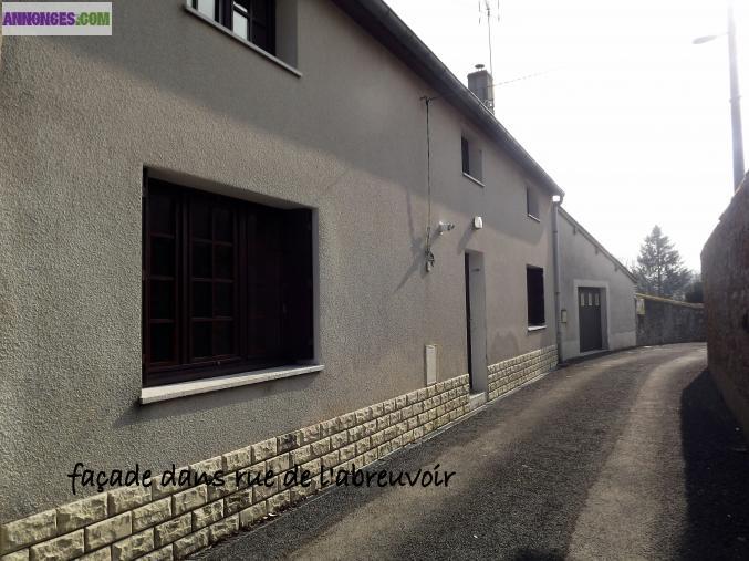 MAISON AU CENTRE D'UN BOURG