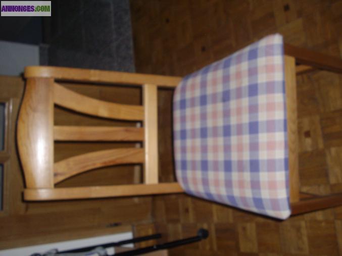 Table salle à manger et 4 chaises