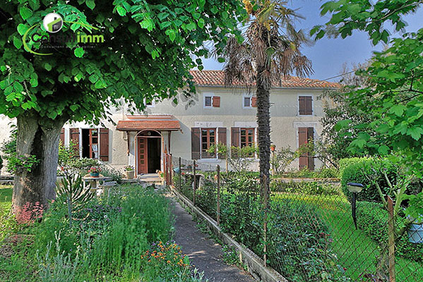 Belle propriété de 200 m² à Saint-Bonnet (16)