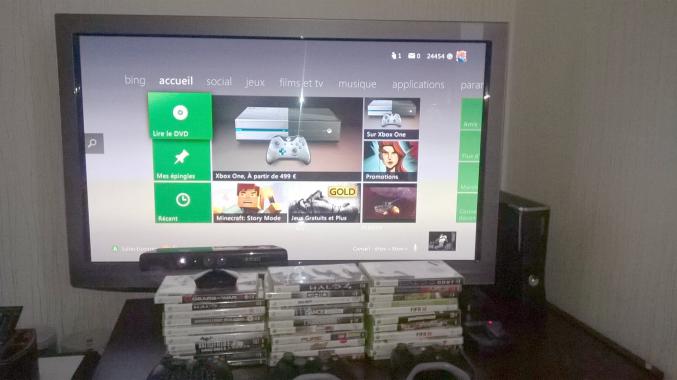 Xbox 360 Slim 250G + Kinect + 3 manettes + 35 jeux