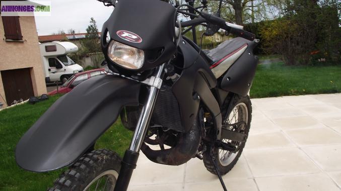 MOTO XPS noir mat bon état