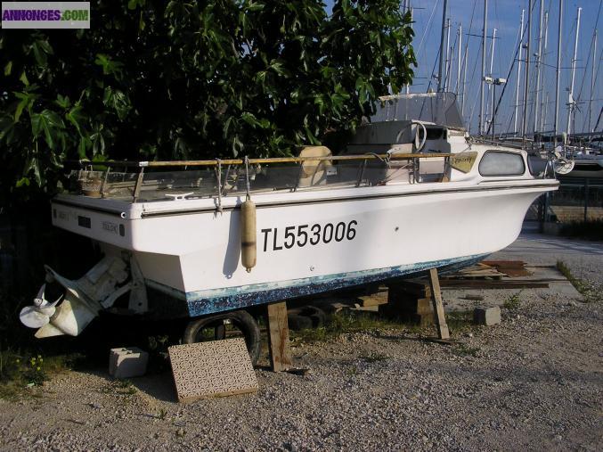 Bateau moteur