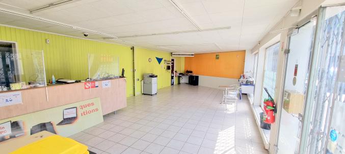 Local commercial libre tout commerce (axe principal 14000 véhicules/jour)