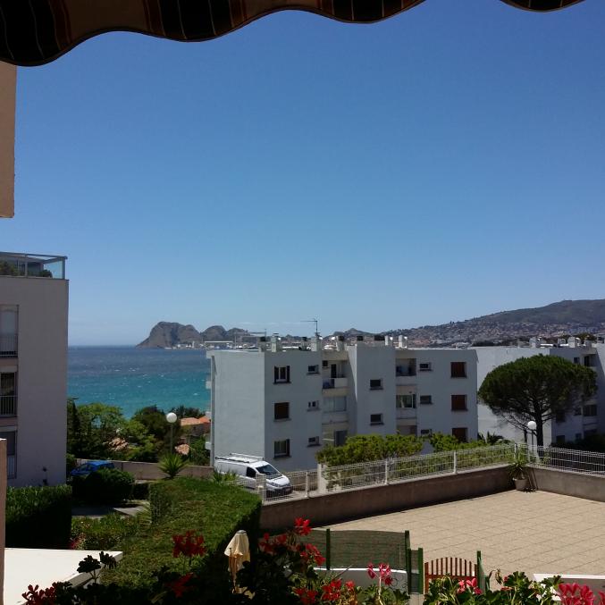 T2 vue mer et parc fleuri