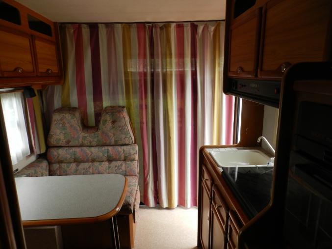 CAMPING CAR PILOTE CAPUCINE 