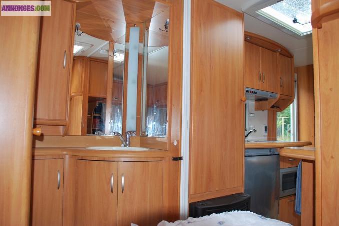 Caravane hobby kmfe 560