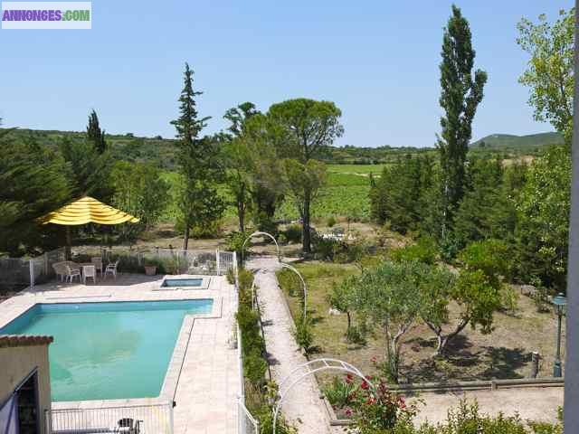 Belle villa avec piscine et jardin dans village calme à 20 minutes de la mer