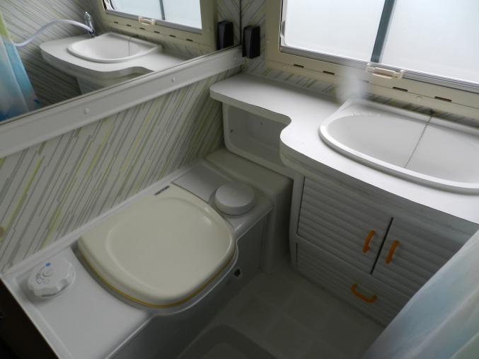 CAMPING CAR PILOTE CAPUCINE 