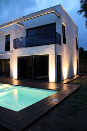 Villa contemporaine à cina minutes des plages et du port 