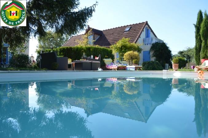 Location maison avec piscine privée à Montambert en Bourgogne