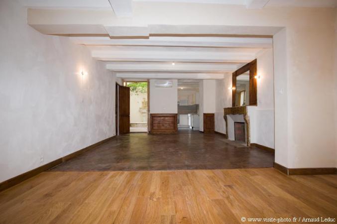 T3 93.7m² rénové rez de cour arborée 24 m² fontaine, parking