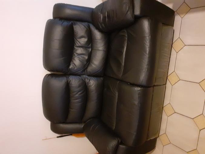 Vend canapé en Cuir noir 2 places 