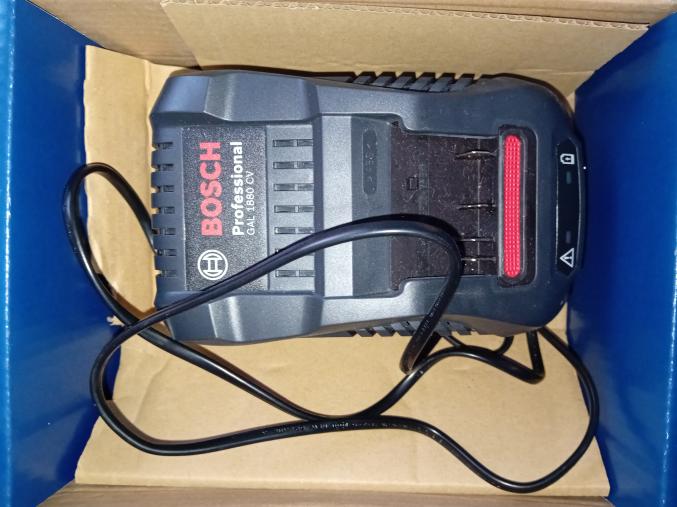 Bosch perforateur +2 batterie + chargeur