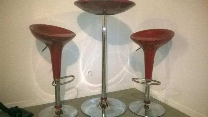 Table haute +2 tabourets 