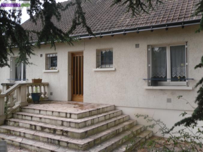 MAISON FAMILIALE SUR SOUS-SOL  ST MARTIN LE BEAU