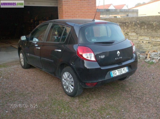 Clio noir metallise