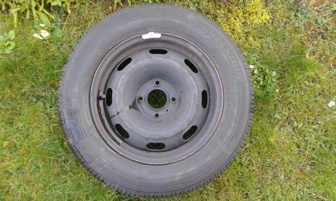 Vds pneu Bridgestone sur jante