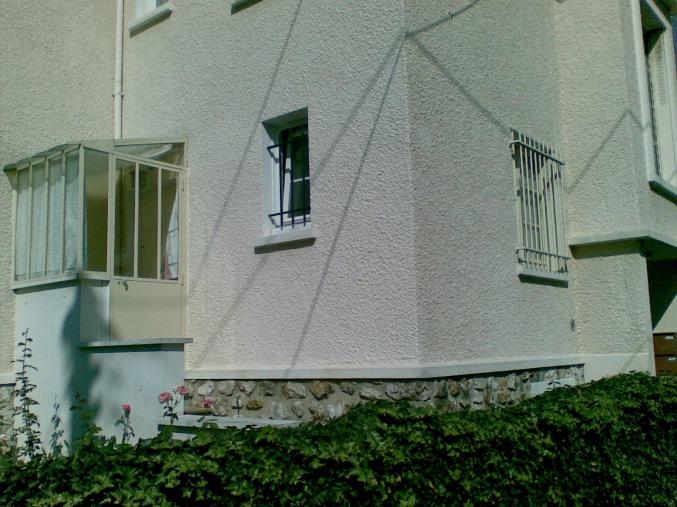 F2 atypique dans maison meulière