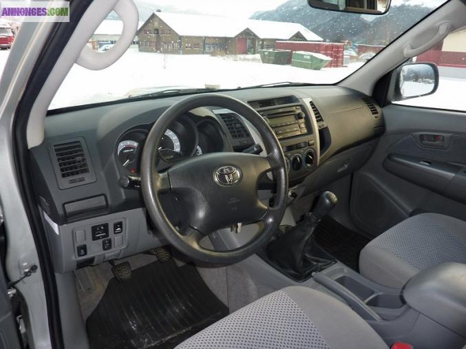 Toyota Hilux 2.5 D D-cabine SR Pick-up