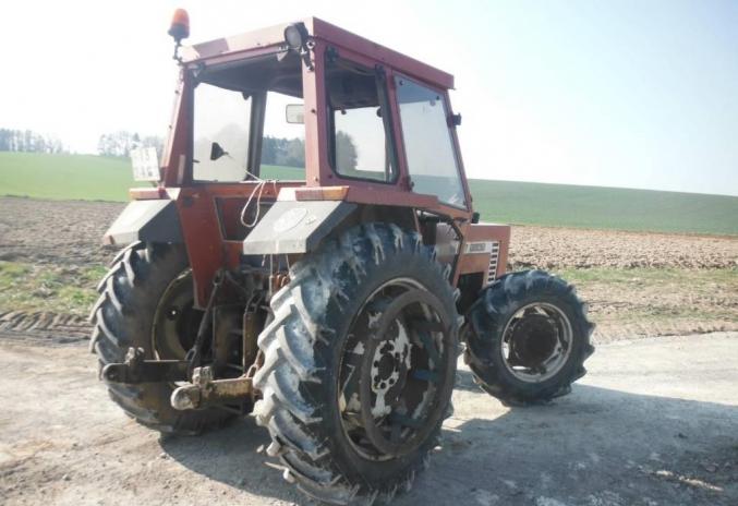 Tracteur agricole FIAT 666