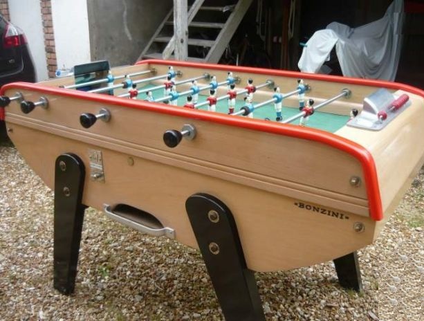 Baby foot de marque Bonzini, modèle B60