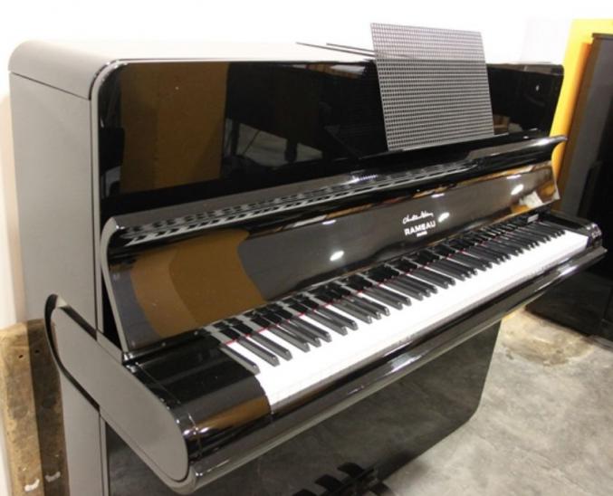 A VENDRE URGENT piano pleyel laque 1/4 de queue noir