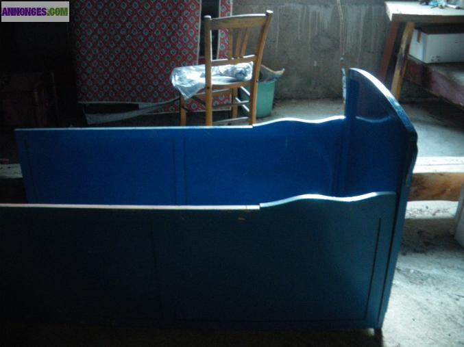 Ancien lit bébé