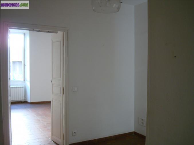 F4 proche palais de justice