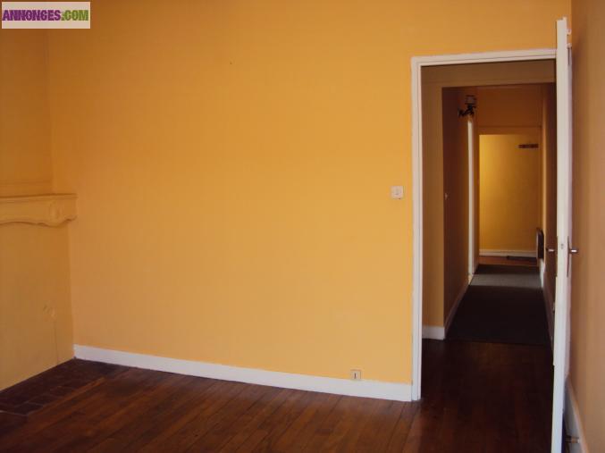 F2 dispo 1/08 455 €€ rue condorcet