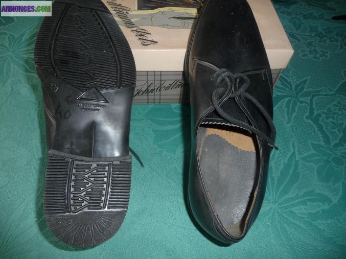 CHAUSSURES NEUVES 44 NOIRES